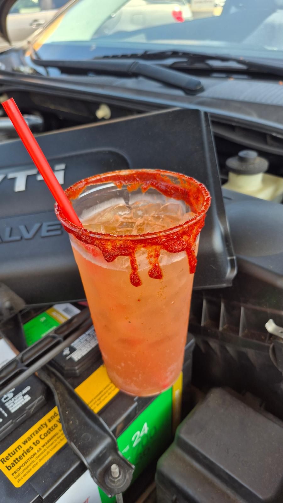 Michelada Express preparada con chamoy y Tajin